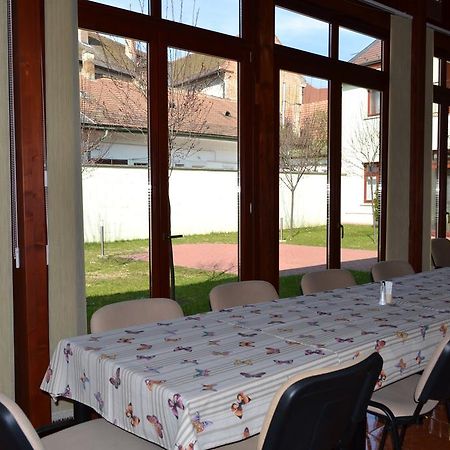 Althann Vendeghaz Es Konferencia Koezpont Vác Buitenkant foto
