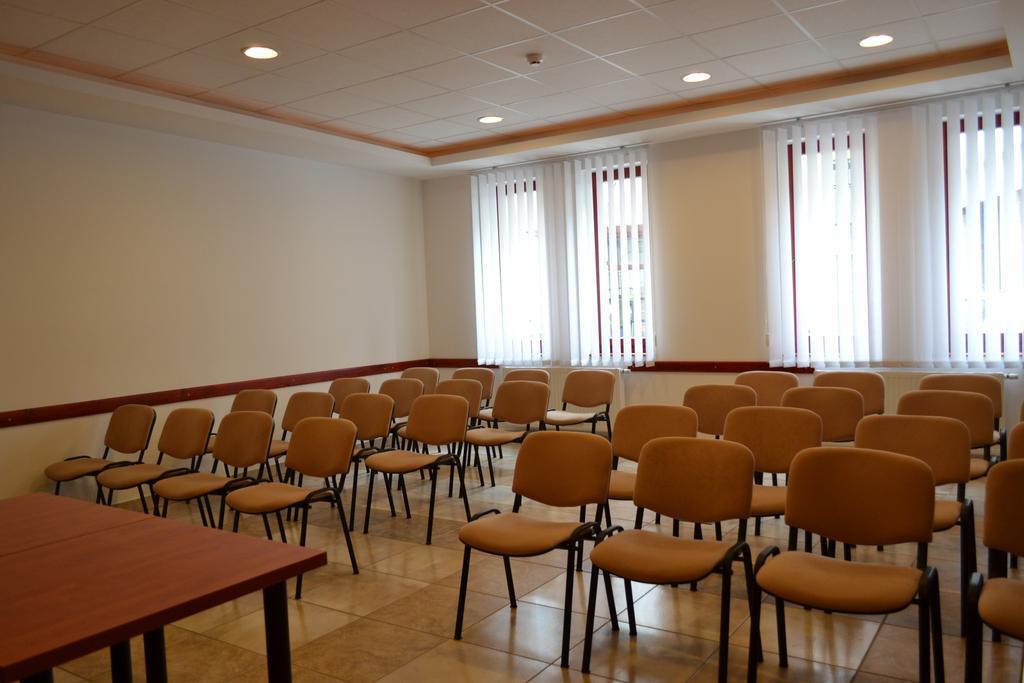 Althann Vendeghaz Es Konferencia Koezpont Vác Buitenkant foto